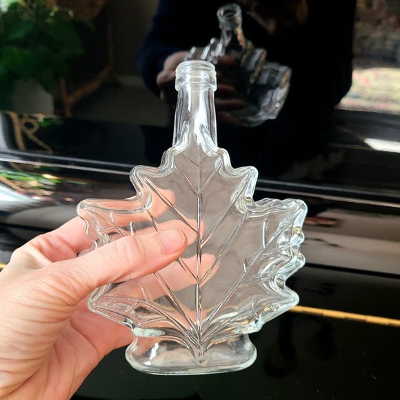 Maple syrup empty clear glass bottle maple leaf shape. - Picture 4 of 6